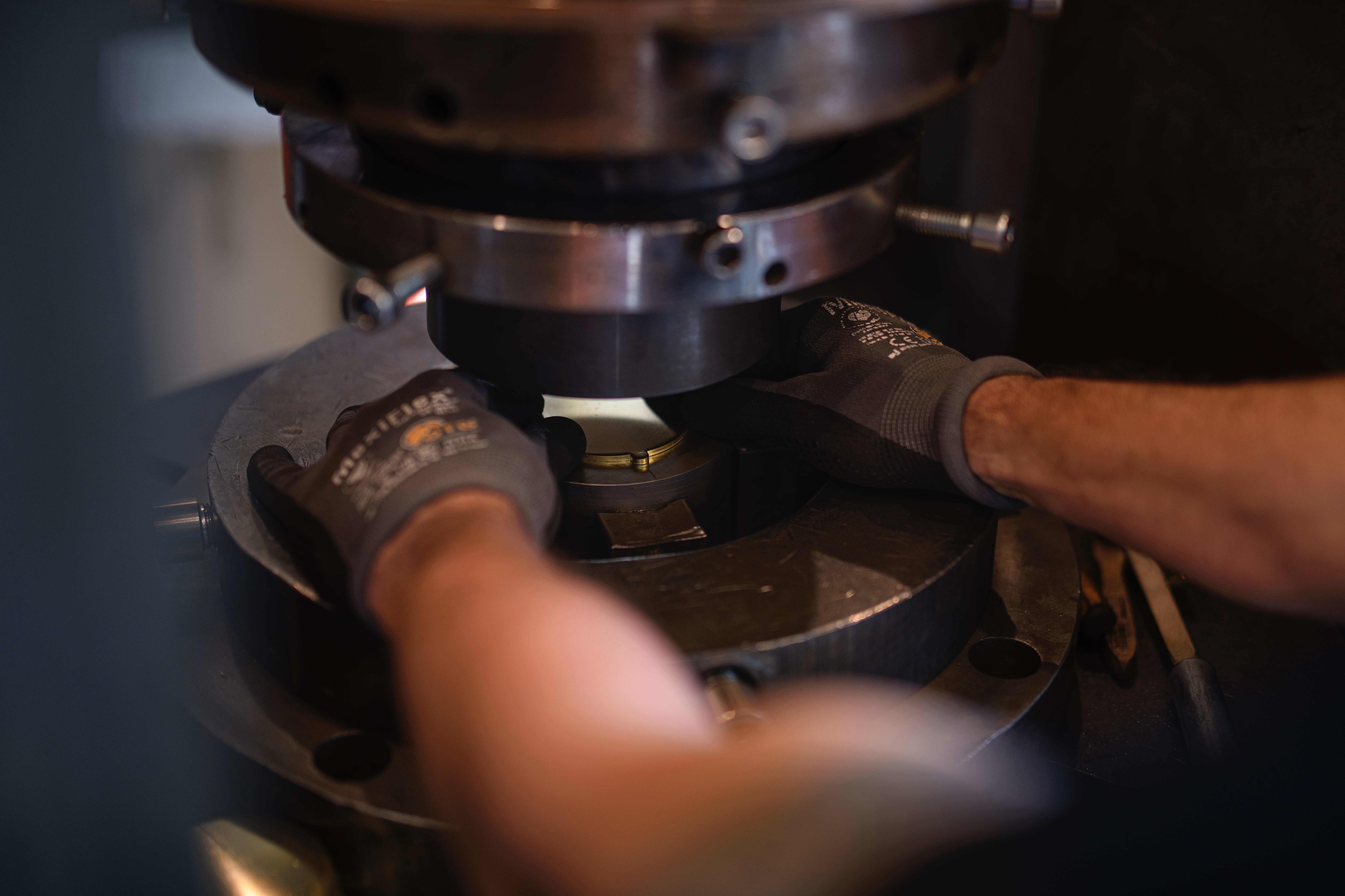 Unsere Produktion DAMALS und HEUTE: Das Prägen